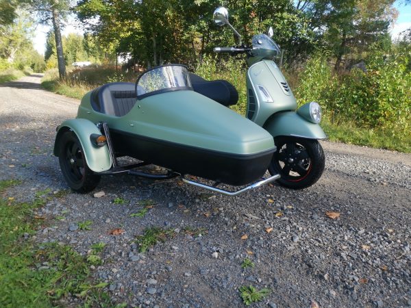 Vespa med velorex 562